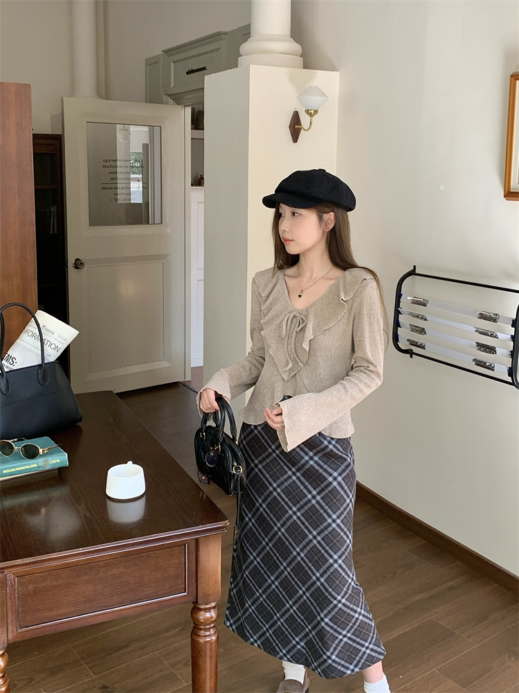 Plus Size Ruffle Long Sleeve Knit Top and Plaid Skirt Two Piece Set for Women Spring - Style 734ef0 - Image 4