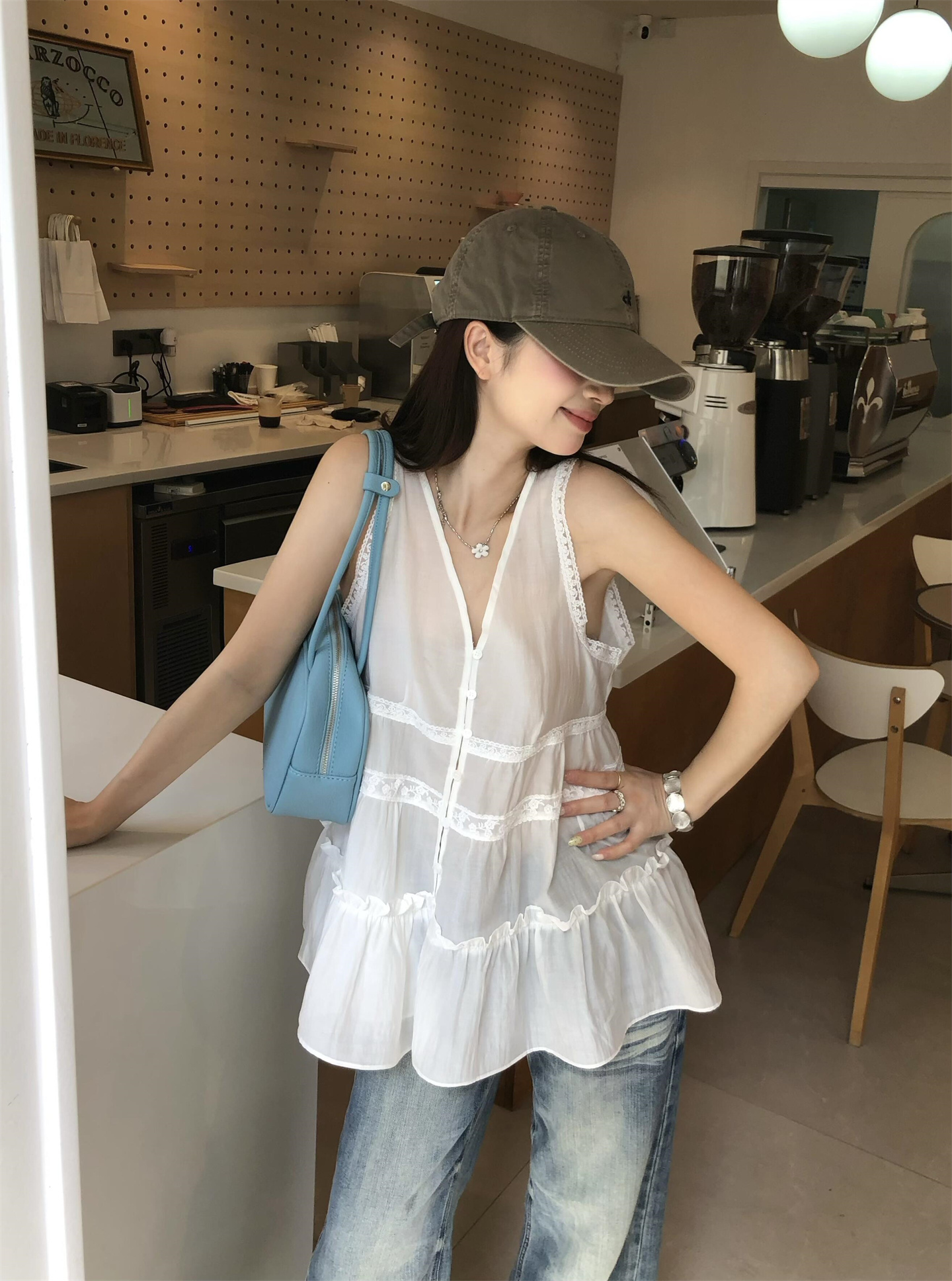 Sweet Lace Trim Sleeveless Blouse for Women - Image 3