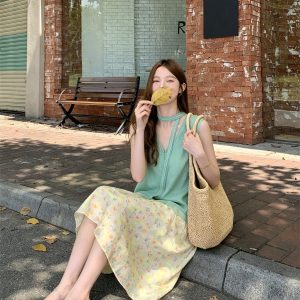 Sweet Lace Spliced V-Neck Sleeveless Top with Silk Scarf