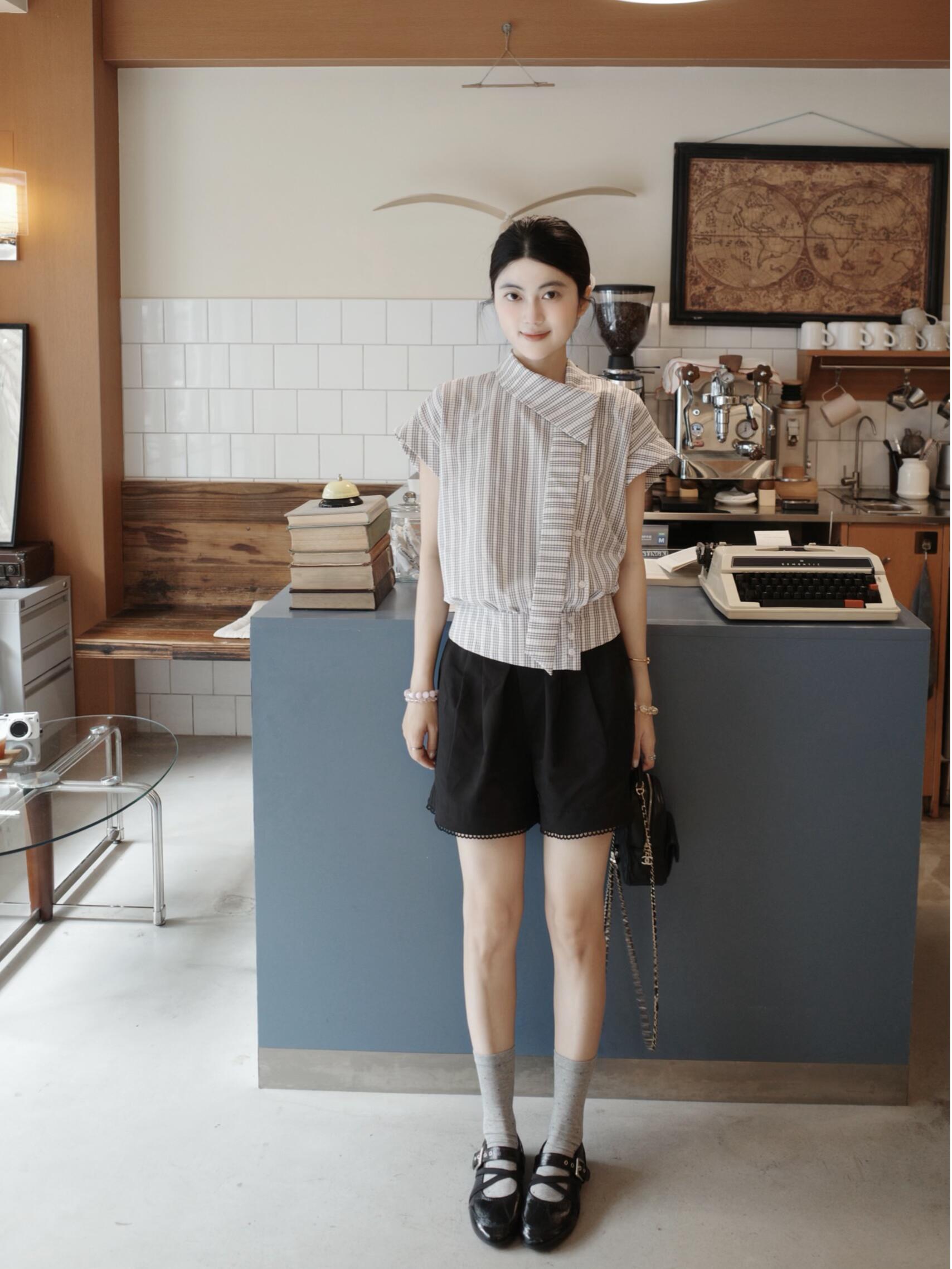 Sweet Vertical Stripe Flutter Sleeve Irregular Ribbon Blouse - Image 4