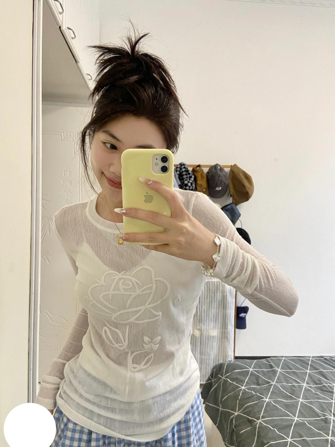 White Long Sleeve Fitted T-Shirt Summer Sun Protection Top with 3D Floral Design for Women